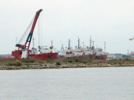 Teroare în prima zi de muncă: un sudor din Portul Midia a fost prins între macara şi un alt obiect